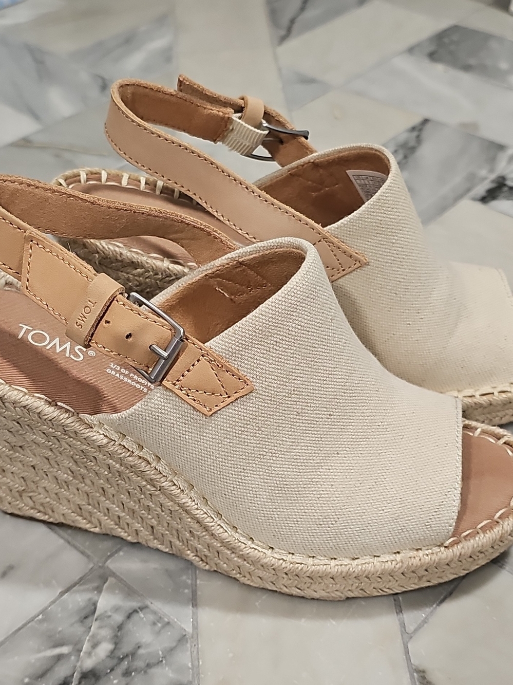 TOMS Cream Canvas Espadrille Slingback Sandals with Tan Trim Size 7 - Picture 2 of 11